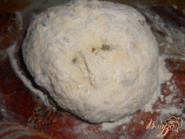 Фото приготовление рецепта: Пивной хлеб с каперсами шаг №4