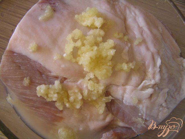 Фото приготовление рецепта: Свинина с чесноком и орегано шаг №1