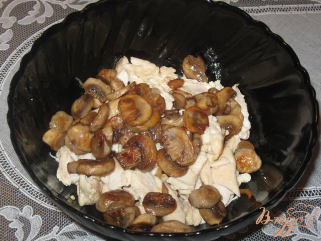Фото приготовление рецепта: Теплый салат с куриной грудкой и тыквой «Глория» шаг №6