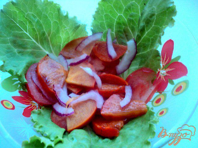 Фото приготовление рецепта: Салат с хурмой шаг №3