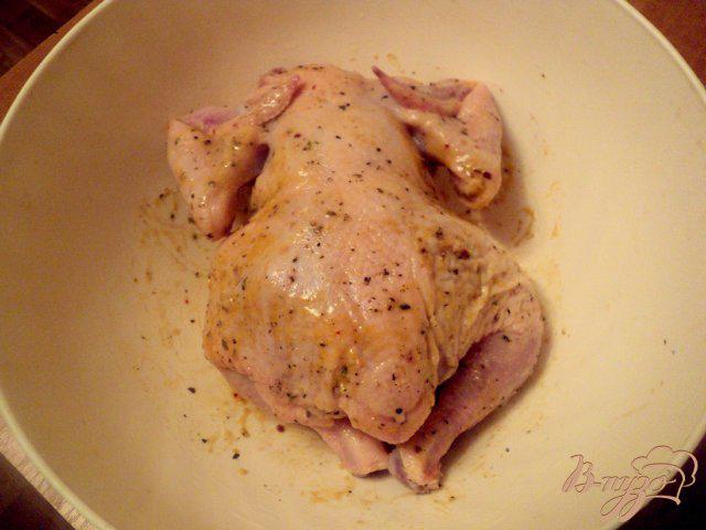 Фото приготовление рецепта: Курица, запеченная в тыкве шаг №1
