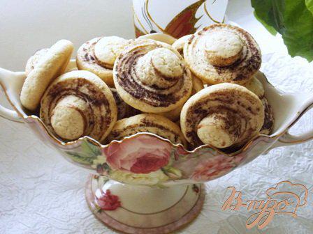 Фото приготовление рецепта: Печенье «Шампиньоны» шаг №7