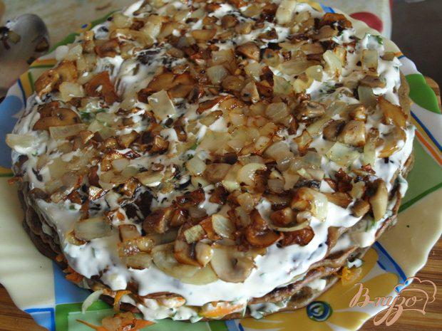 Фото приготовление рецепта: Печёночный торт с грибами шаг №6