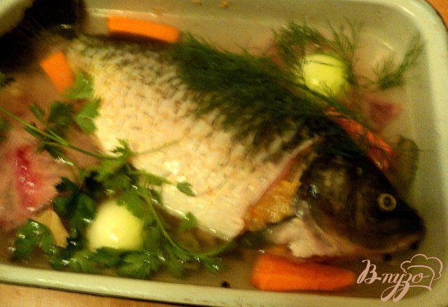 Фото приготовление рецепта: Фаршированный карп с соусом «Рыбный велюте» шаг №6