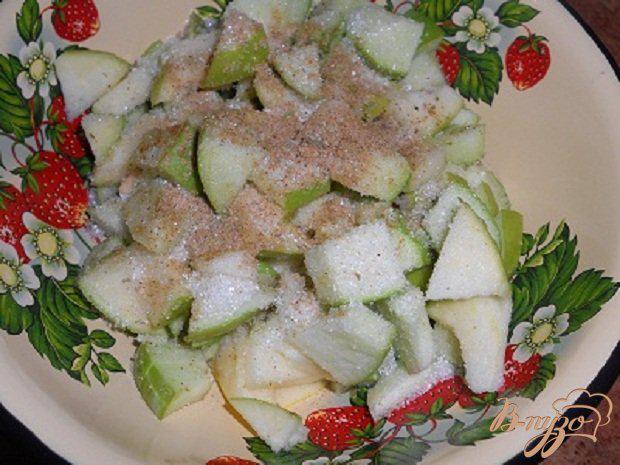 Фото приготовление рецепта: Галеты с яблоками и абрикосовым джемом шаг №2