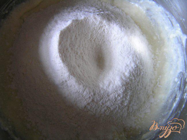 Фото приготовление рецепта: Творожные кексы с малиной шаг №3