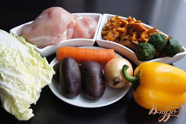 Фото приготовление рецепта: Суп с овощами, грибами и фрикадельками шаг №1