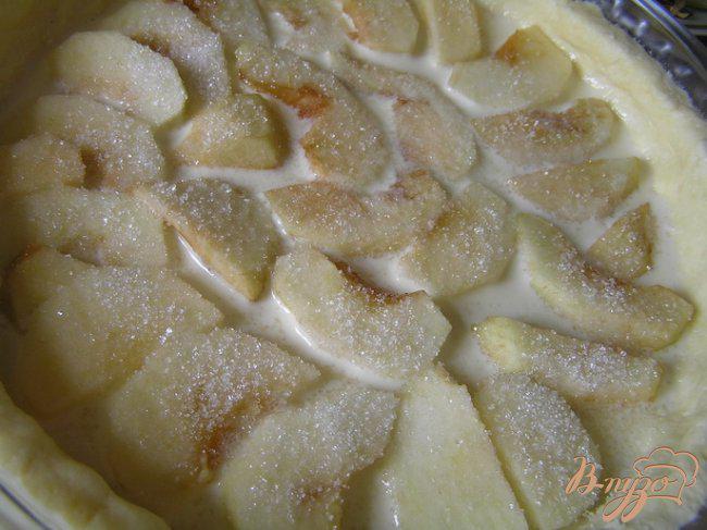 Фото приготовление рецепта: Яблочный пирог с кедровыми орешками шаг №6
