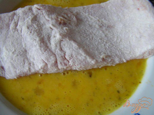 Фото приготовление рецепта: Белый амур в ореховой панировке шаг №3
