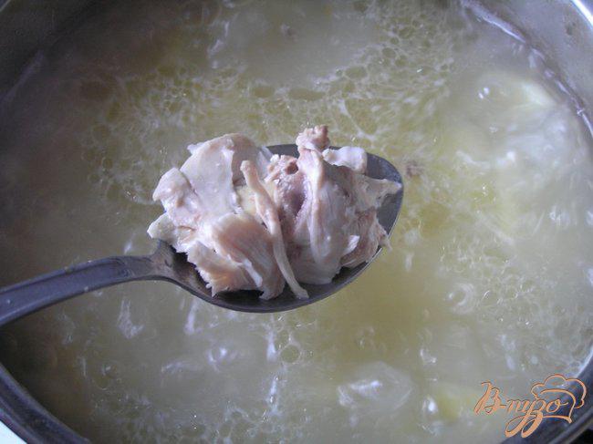 Фото приготовление рецепта: Куриный суп с пастой шаг №2