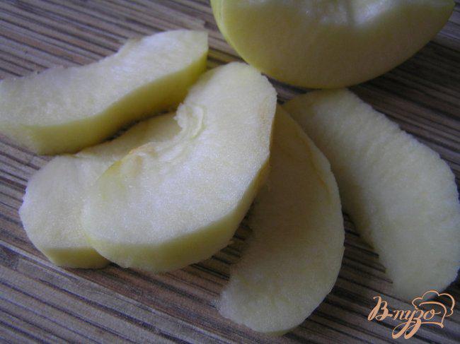 Фото приготовление рецепта: Блинчики с яблоками шаг №3