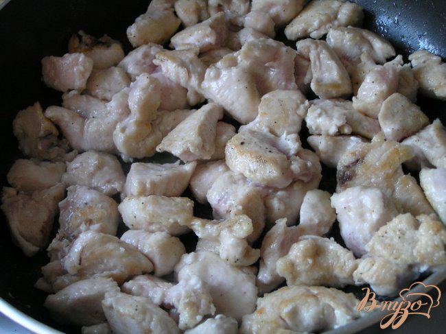 Фото приготовление рецепта: Куриные грудки в кремово-горчичном соусе шаг №2
