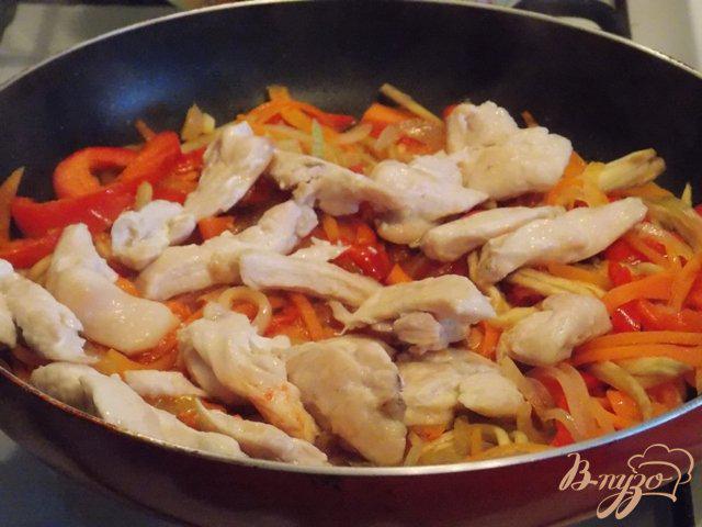 Фото приготовление рецепта: Овощное рагу с курицей шаг №6