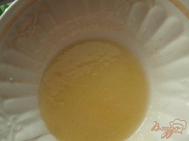 Фото приготовление рецепта: Лимонно-изюмный пирог шаг №1