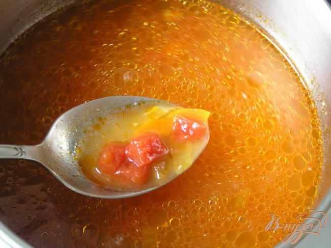 Фото приготовление рецепта: Томатный куриный суп шаг №4
