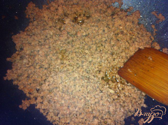 Фото приготовление рецепта: Фарфалле (Farfalle)  с соусом а-ля болоньезе шаг №3