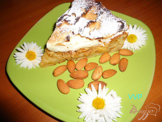 Фото приготовление рецепта: Яблочно-миндальный пирог шаг №9