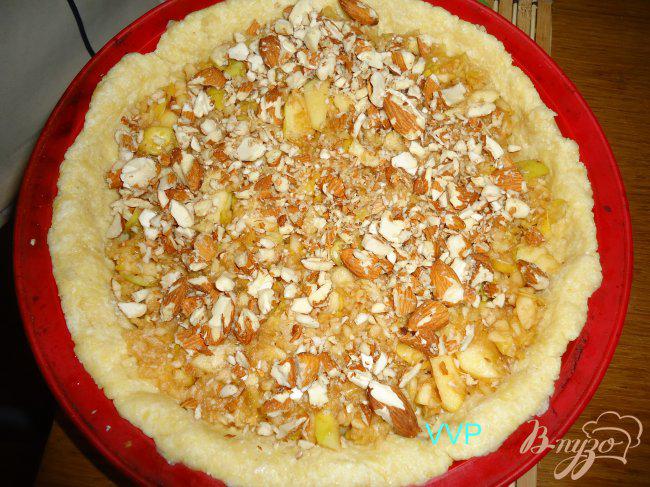 Фото приготовление рецепта: Яблочно-миндальный пирог шаг №2