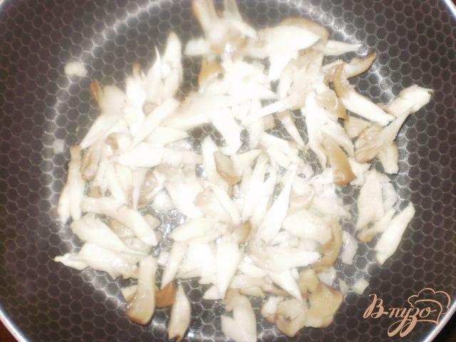 Фото приготовление рецепта: Куриные фрикадельки в сливочно-грибном соусе шаг №1