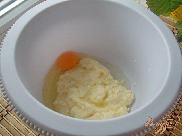 Фото приготовление рецепта: Апельсиновый кекс с изюмом шаг №2