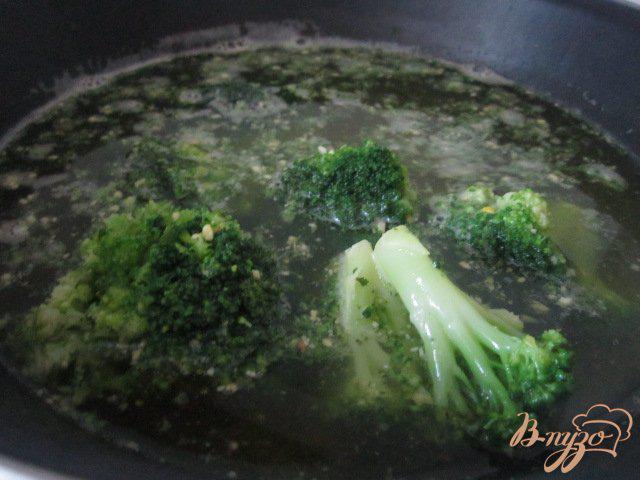 Фото приготовление рецепта: Нежный флан из брокколи с креветками шаг №1