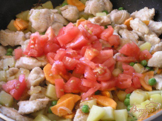 Фото приготовление рецепта: Быстрое жаркое из курицы с овощами шаг №6