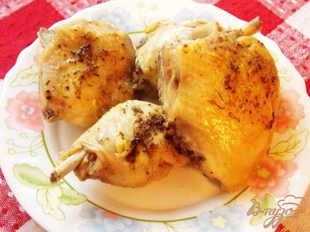 Фото приготовление рецепта: Курица в рукаве с чесночным соусом шаг №3