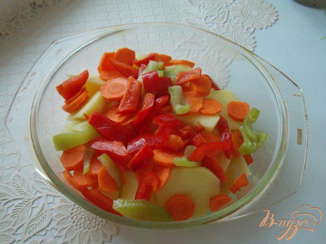 Фото приготовление рецепта: Чихиртма с овощами и колбасой шаг №4