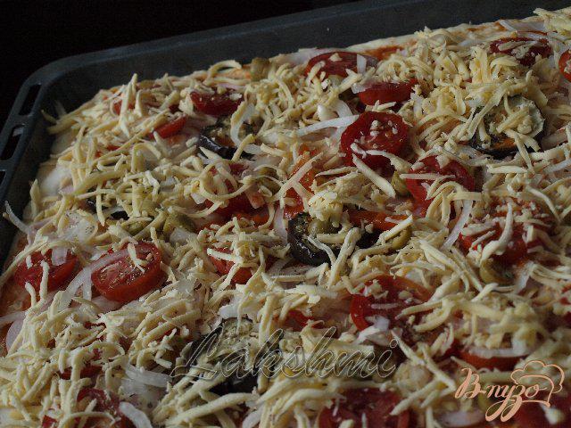 Фото приготовление рецепта: Пицца  с баклажанами шаг №4