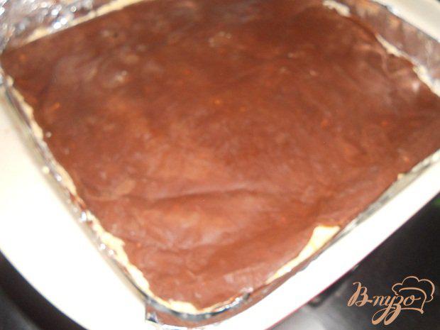 Фото приготовление рецепта: Шоколадный торт с хурмой шаг №7
