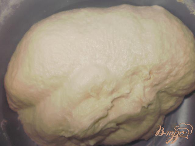 Фото приготовление рецепта: Пирог с яйцом, ветчиной и сыром шаг №2