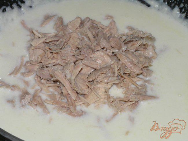 Фото приготовление рецепта: Паста с мясом в соусе бешамель шаг №5