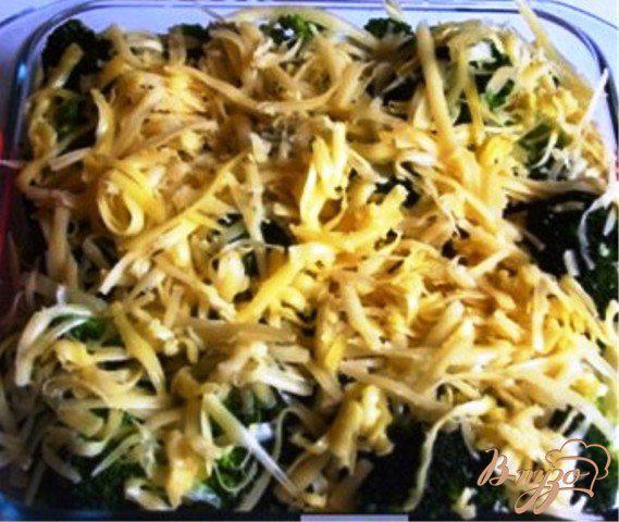 Фото приготовление рецепта: Капуста брокколи, запеченная  с сыром шаг №4