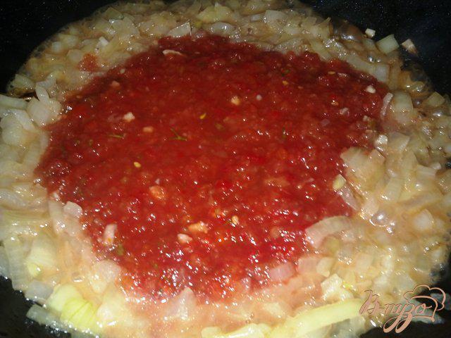 Фото приготовление рецепта: Спагетти с соусом из  горбуши шаг №4