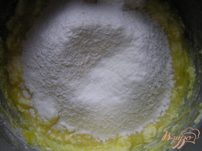 Фото приготовление рецепта: Лимонное песочное печенье шаг №2