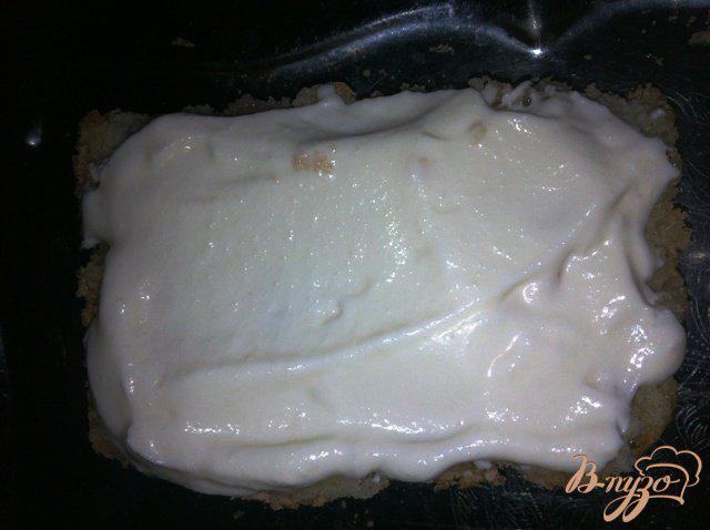 Фото приготовление рецепта: Яблочное пирожное с карамелизированными овсяными хлопьями шаг №12