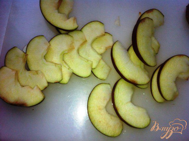 Фото приготовление рецепта: Яблочное пирожное с карамелизированными овсяными хлопьями шаг №6