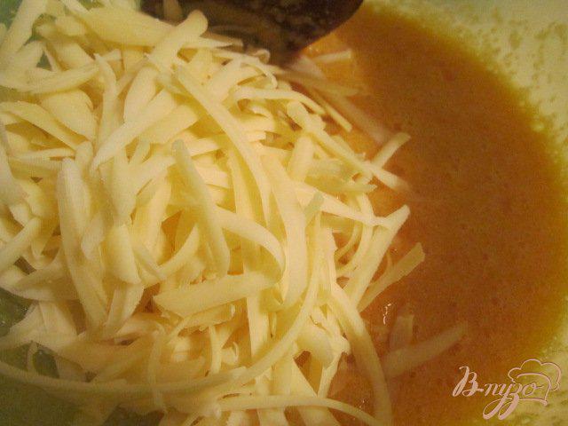 Фото приготовление рецепта: Суп с сырными клецками и креветками шаг №2