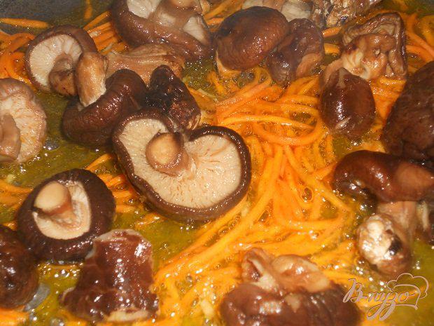 Фото приготовление рецепта: Рагу в горшочке с грибами шиитаке шаг №1