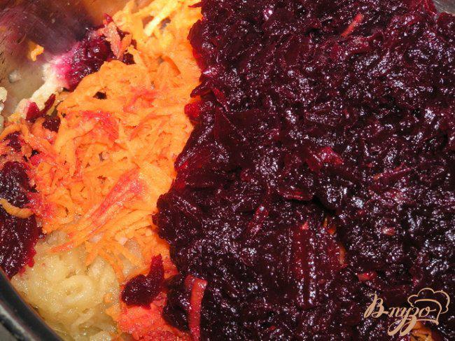 Фото приготовление рецепта: Салат из свеклы с морковью и кориандром шаг №1
