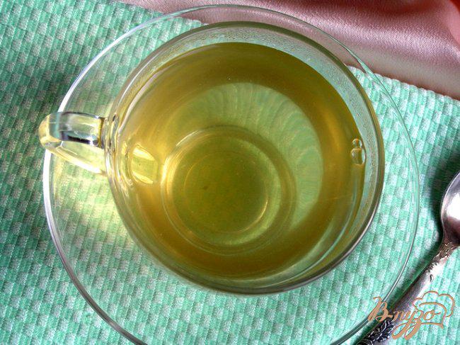 Фото приготовление рецепта: Зеленый чай с водкой шаг №3