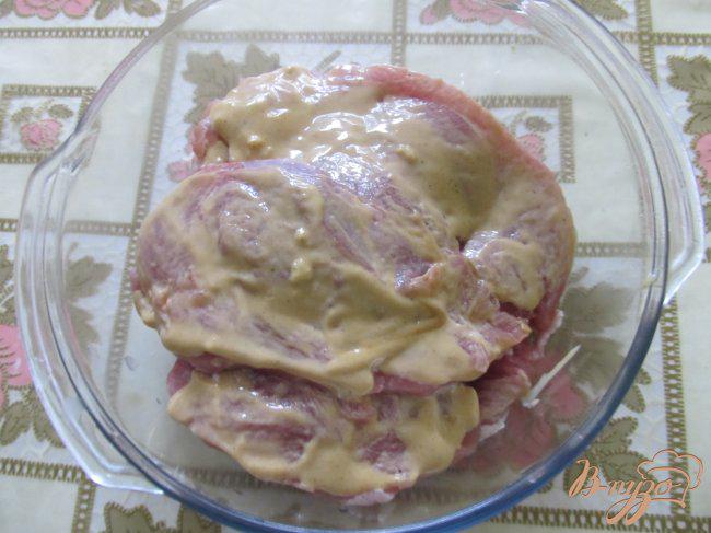 Фото приготовление рецепта: Мясо под сырной шубкой шаг №3