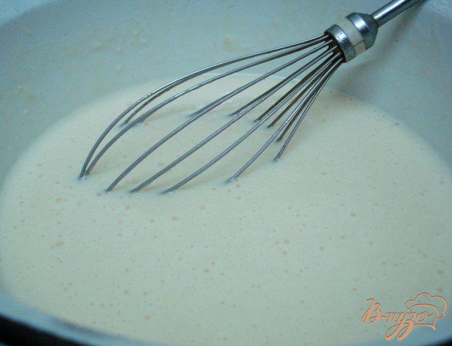 Фото приготовление рецепта: Блины с картошкой и соусом из салаки шаг №3