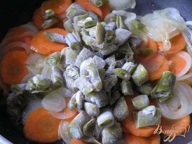 Фото приготовление рецепта: Мидии с овощами и горчицей в белом вине шаг №2
