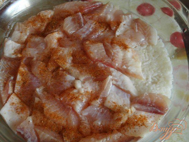 Фото приготовление рецепта: Рыбная запеканка с рисом шаг №2
