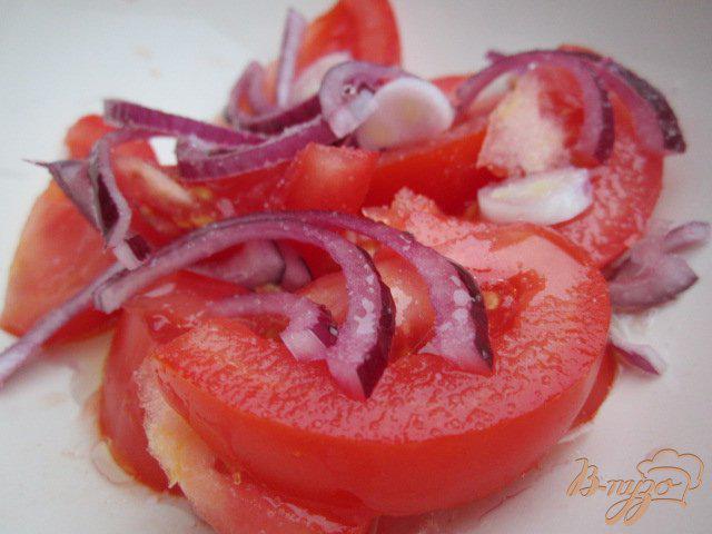 Фото приготовление рецепта: Салат с жаренной моцареллой и томатами шаг №5
