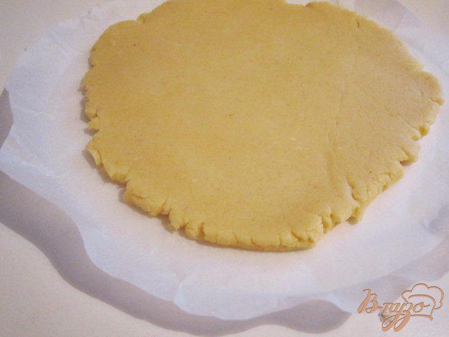 Фото приготовление рецепта: Песочный пирог с ягодами шаг №6