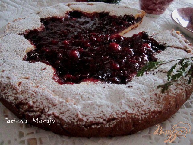 Фото приготовление рецепта: Песочный пирог с ягодами шаг №12