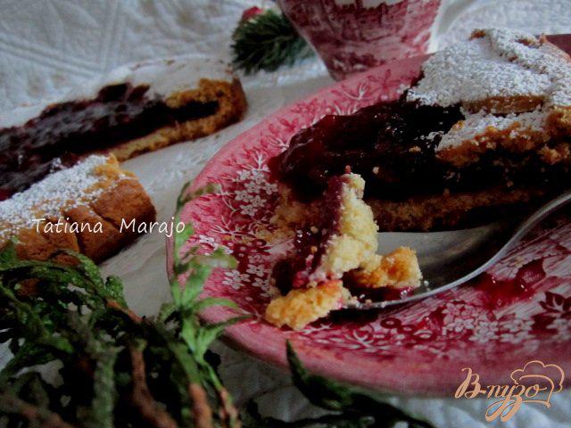 Фото приготовление рецепта: Песочный пирог с ягодами шаг №13