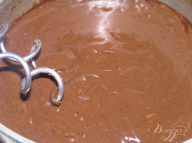 Фото приготовление рецепта: Шоколадный торт с вишней шаг №2